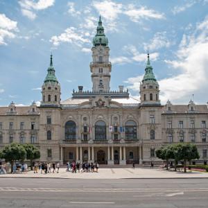 A tervek szerint januártól kezdődött volna, de a győri képviselők már októbertől élvezhetik az emelt fizetésüket.