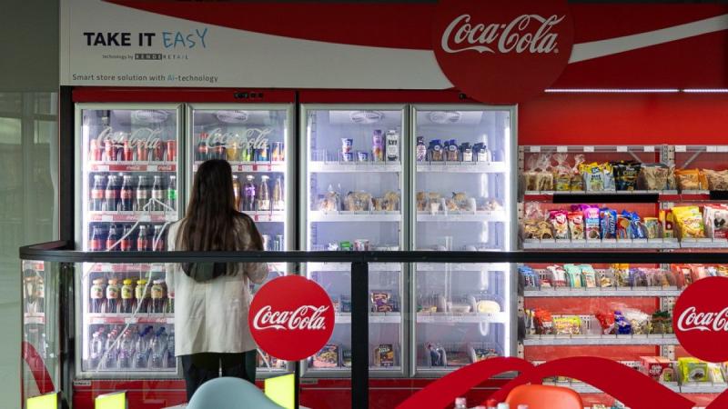 A Coca-Cola jelentős innovációt jelentett be Magyarországon, amely új irányt mutathat a vásárlási szokások számára. A kérdés azonban adott: valóban a jövő felé vezet ez az újítás, vagy inkább egy nemkívánatos irányba tereli a fogyasztói élményeket? A Mand