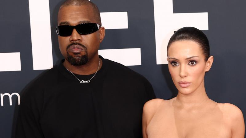 Bianca Censori miatt bosszúra készülnek: egy merész pucér fotó terjed Kanye Westről!