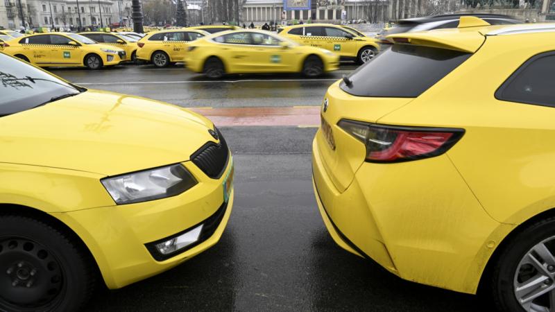 Budapesten jelentős változások várhatóak a taxis tarifák terén, mivel a helyi szervezetek komoly áremelést javasolnak a fővárosi vezetésnek. A tervezett emelések mértéke figyelemre méltó, és számos kérdést vet fel a közlekedés jövőjével kapcsolatban. A Pé