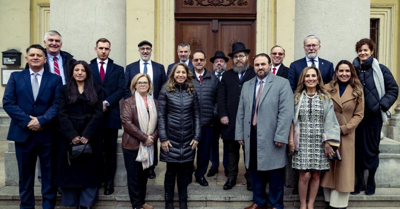 Az Óbudai Zsinagógában megrendezett esemény középpontjában az antiszemitizmus elleni közös fellépés jelentősége állt. A résztvevők hangsúlyozták, hogy csak összefogással és párbeszéddel lehet hatékonyan küzdeni a gyűlölet és előítéletek ellen.