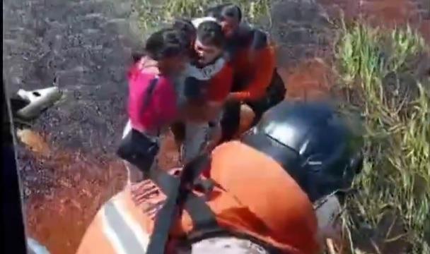 Kényszerleszállást követően 36 órán át a mentőcsapatra várakoztak az Amazonas mocsaras vidékén, ahol aligátorokkal osztoztak a környezettel.