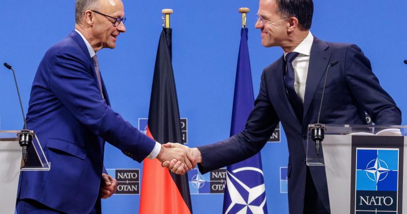 Friedrich Merz, miután átvette a kancellári posztot, azonnal a NATO főtitkárához sietett, hogy megvitatják az elrettentés stratégiáját. A találkozó fókuszában az aktuális biztonsági kihívások álltak, és a két vezető fontos lépésekről esett szó a szövetség