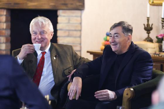 Bár akadtak kedvezőbb ajánlatok, végül Mészáros Lőrinc zsebébe került a milliárdos állami megbízás.