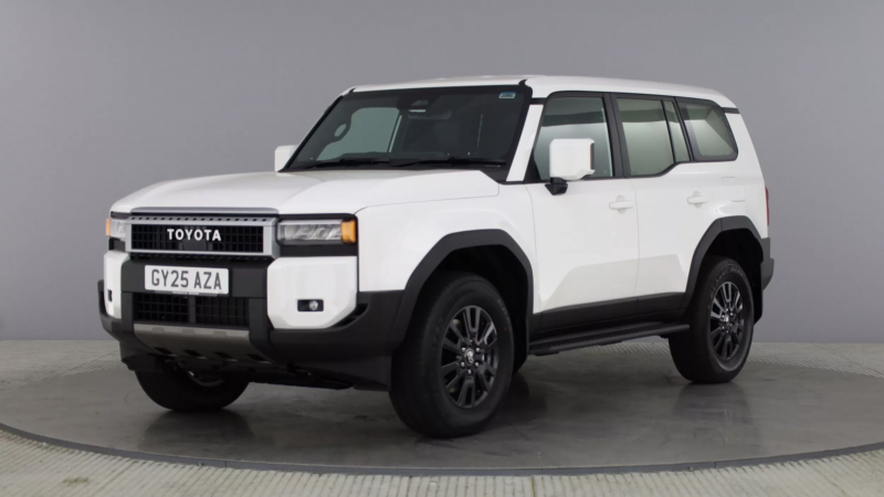 Sok mindent szeretnél eljuttatni nehezen megközelíthető helyekre? Akkor a Toyota Land Cruiser furgon tökéletes választás számodra! -- Totalcar