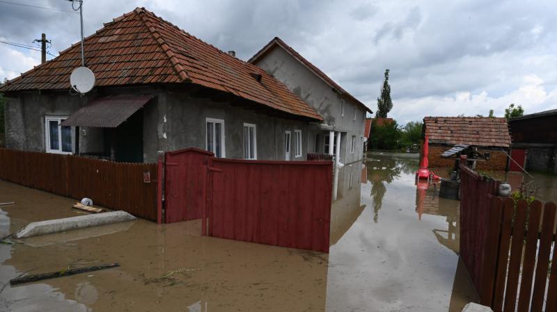 A májusi árvíz súlyos nyomokat hagyott Háromszéken, jelentős károkat okozva a helyi közösségekben és a környezetben.