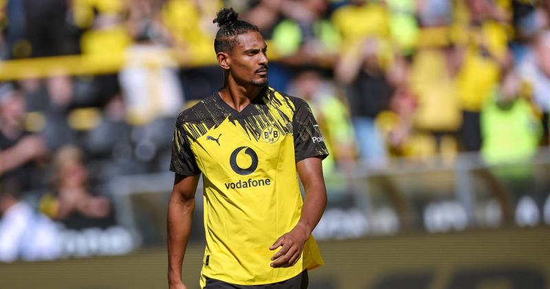 A Dortmund fájdalmas búcsút vett a bátor csatárától, aki legyőzte a rákot, miközben a hírek szerint a Manchester City középpályása iránt is érdeklődnek, hogy megerősítsék csapatukat.
