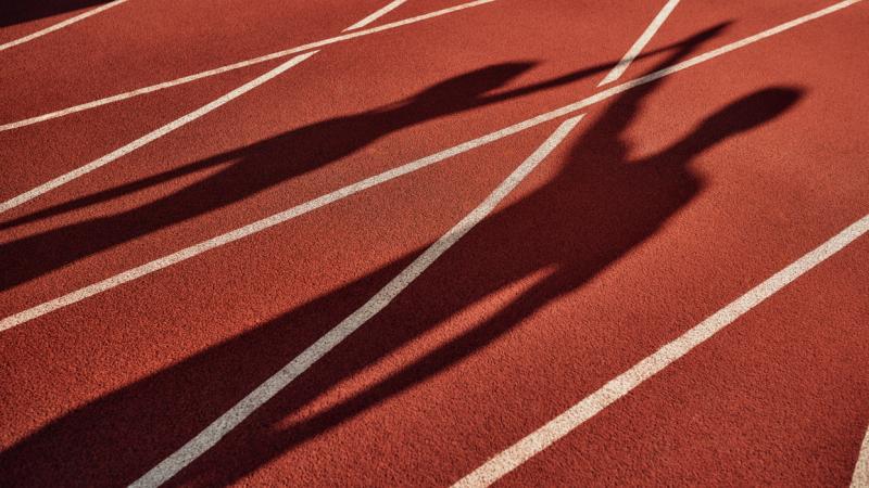 Újra fellángolt a diskurzus: a csapatából eltávolított transznemű atléta perelni készül. - Pénzcentrum